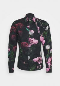 Blumiges Hemd mit schwarzem Hintergrund und rosa-weißen Blumen. Lange Ärmel, Knopfkragen und kunstvolle Blumenmuster.