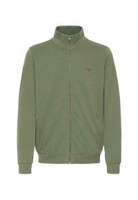 Olivgrüne Zip-Jacke aus einem Baumwollmischgewebe. Hat einen hohen Kragen, zwei Fronttaschen und ein kleines Logo auf der Brust.