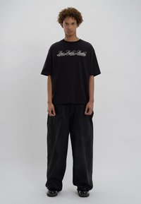 LOW LIGHTS STUDIOS® NATIONAL - T-shirts med print - black