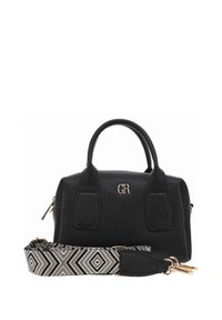 Sac à main en cuir noir avec quincaillerie dorée, présentant des poignées supérieures doubles, une bandoulière amovible à motifs et une surface texturée.