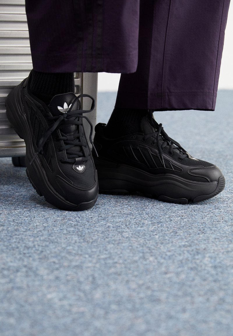 adidas Originals OZGAIA - Trainers - core black/footwear white 