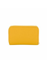 Portafoglio giallo con zipper, realizzato in materiale testurizzato, con bordi lisci e forma rettangolare minimalista. Design compatto per una facile riposta.