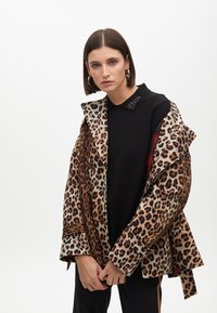 LOLA CASADEMUNT Trench leopard/multicolore