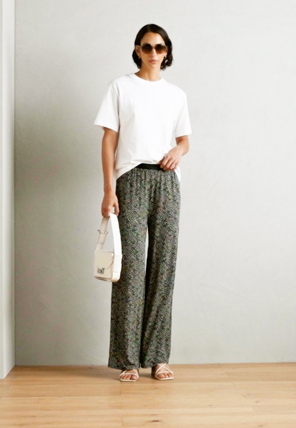 PANTS WIDE LEG - Trousers4