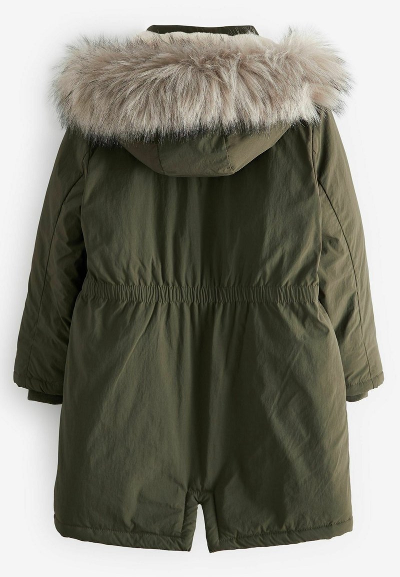 Parka longue vert olive avec taille élastique et capuche bordée d'une épaisse fausse fourrure gris clair, vue de dos.