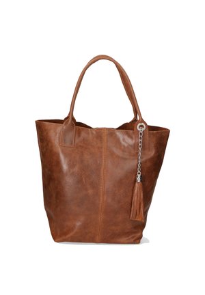 Braune Ledertasche mit schlichtem Design, kurze Henkel und eine dekorative Quaste an einer silbernen Kette. Glatte Oberfläche mit minimalen Nähten.