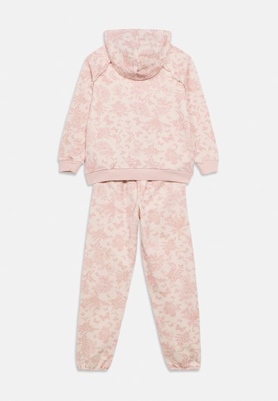 Σετ ροζ φούτερ με κουκούλα και παντελόνι, κατασκευασμένο από μαλακό ύφασμα. Διαθέτει λουλουδάτο σχέδιο, ελαστικά τελειώματα και κουκούλα. Καθημερινό σχέδιο με άνετη εφαρμογή.