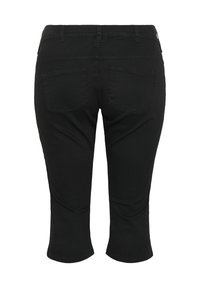 Pantaloni neri a culotte in misto cotone, caratterizzati da una texture liscia, vita media e due tasche posteriori con dettagli cuciti.