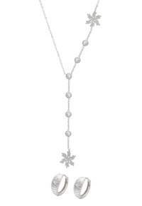 Colier argintiu cu zale circulare cu pietre transparente, pandantiv în formă de fulg de nea și cercei asortați din argint texturat cu accente.