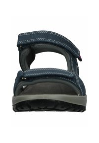 Námořnické modré sandály s dvěma nastavovacími pásky, šedým polstrováním a texturovanou gumovou podrážkou. Obsahují kontrastní bílé šití.