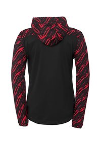 Sort hættejakke med et rødt og sort zigzag-mønster på ærmerne og hætten, der har en glat tekstur og et enkelt design.