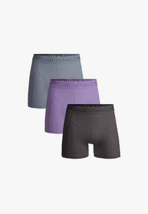 Set bokserica u sivoj, lavandi i crnoj boji. Izrađene od mekanog materijala s elastičnim pojasom s logom. Imaju prilagodljiv oblik i detalje na šavovima.