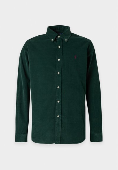 Chemise vert foncé à manches longues avec boutons, col boutonné et petit logo brodé sur le côté gauche de la poitrine.