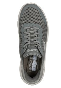Chaussure gris à enfiler avec tige en maille, col rembourré et semelle intérieure texturée. Présente des lacets assortis et une semelle extérieure en caoutchouc blanc.