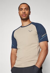 Dynafit ALPINE PRO TEE - T-Shirt sport - rock khaki