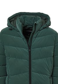 Giacca puffa verde con apertura a zip, cappuccio e design a rombi trapuntati. Presenta cordini regolabili e una texture liscia e lucida.