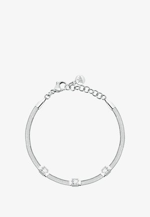 Bracciale d'argento con design a maglia flessibile, tre cristalli quadrati trasparenti e chiusura a moschettone con una piccola targhetta logo.
