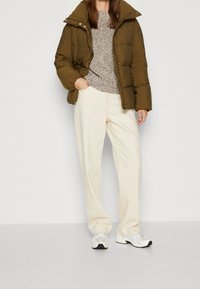 Esprit Chaqueta de plumas - khaki