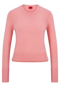 Pull en maille rose à manches longues avec poignets et ourlet côtelés, col rond, et une petite étiquette rouge "Hugo" à l'intérieur du col.