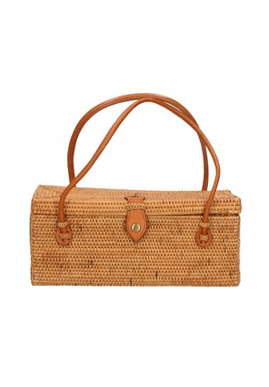 Sac à main en paille tressée de forme rectangulaire, avec des sangles en cuir beige et un fermoir à bouton. Présente une texture naturelle et une couleur marron clair.