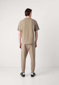 Thumbnail Image 5