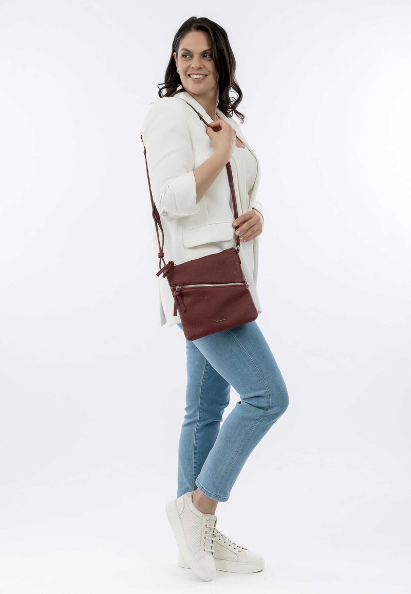 Tamaris ALESSIA - Umhängetasche - darkwine