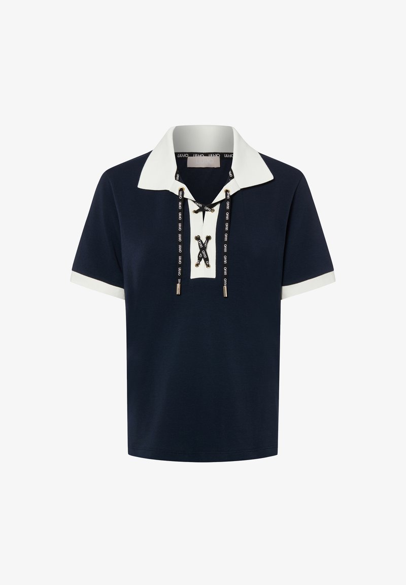 Marineblauw poloshirt met witte kraag en mouwen. Voorzien van een veter aan de voorzijde met zwart-witte sierkoorden en metalen aglets.