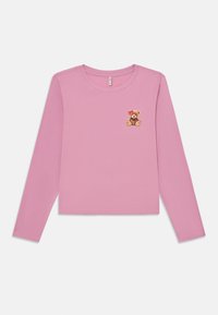 Rosa Langarmshirt aus weichem Stoff mit einem kleinen Teddybär-Graphic auf der linken Brust. Einfaches, lässiges Design.