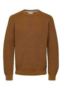 Hnědý pletený svetr s kulatým výstřihem, raglánovými rukávy a ribbed manžetami. Obsahuje texturu s jemným vzorem a značkovou etiketu na lemu.