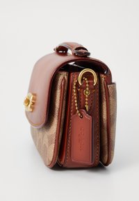 COACH SIGNATURE CASSIE CROSSBODY - Umhängetasche - tan rust