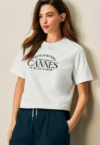 Next HEAVYWEIGHT SHORT SLEEVE CREW NECK STANDARD - Marškinėliai su spaudiniu - white graphic