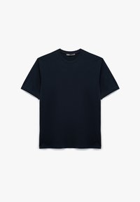 Mørkeblå bomulds t-shirt med klassisk rund hals og korte ærmer. Glat tekstur, lige kant og minimalistisk design uden mønstre.