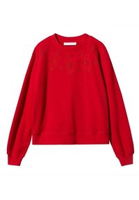 Sweatshirt rouge en tissu doux, avec des motifs floraux brodés autour de l'encolure, à manches longues et avec un ourlet côtelé.
