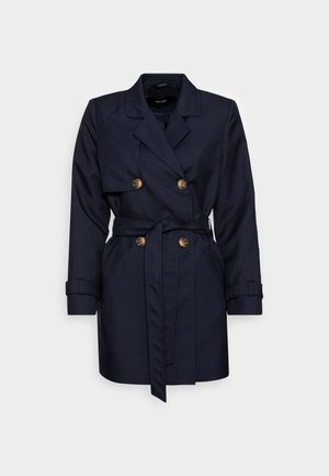 Trench-coat bleu marine foncé croisé avec ceinture, quatre boutons marron, col à revers, manches longues avec détails de sangle et poches avant.