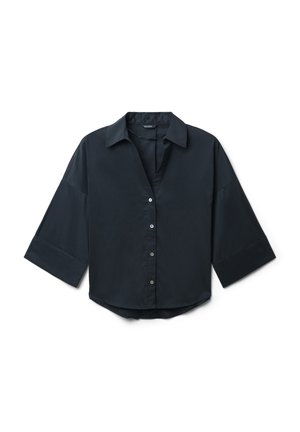 Camicia button-up blu scuro, dal fit ampio, con maniche a tre quarti larghe e colletto classico, poggiata su uno sfondo bianco.