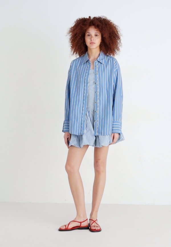 STRIPED VARSITY VIBES - Button-down blouse3