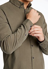 Lindbergh Button down-skjorte - army