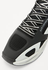 EA7 Emporio Armani INFINITY CAGE UNISEX - Sapatilhas - black/white
