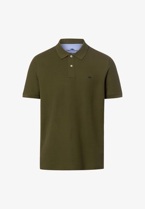 Oliwkowo-zielona koszulka polo z krótkim rękawem, dwuklapkowym zapięciem na guziki i małym ciemnym haftowanym logo na lewej piersi.