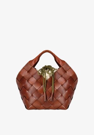 Borsa a mano in pelle intrecciata marrone con manici curvi e una pochette in tessuto color avorio legata all'interno con cordoncini verdi.