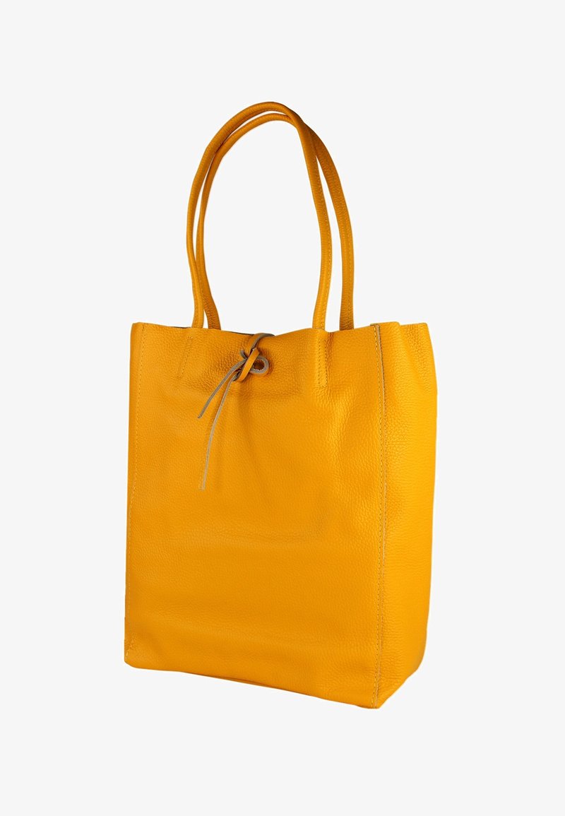 Gelbe Lederhandtasche mit strukturierter Oberfläche, ausgestattet mit zwei Griffen und einem Kordelzugverschluss an der offenen Oberseite.