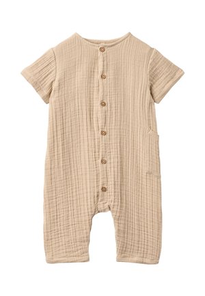 Beżowy krótki rampers dla dziecka z krótkim rękawem, z drewnianymi guziczkami z przodu i pojedynczą boczną kieszenią, wykonany z bawełny o fakturowanej strukturze.