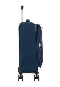 Maleta de concha blanda azul marino con mango telescópico, dos ruedas suaves y un compartimento lateral con cremallera para fácil acceso.