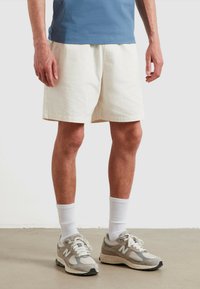 Non sélectionné, ecru