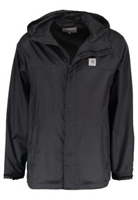 Giacca impermeabile nera con zip frontale, cappuccio e due tasche laterali. Presenta un logo sul lato sinistro del petto con una texture liscia e sintetica.