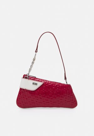 GCDS COMMA NOTTE PATENT MONOGRAM BAG - Bolso de mano - bordeaux
