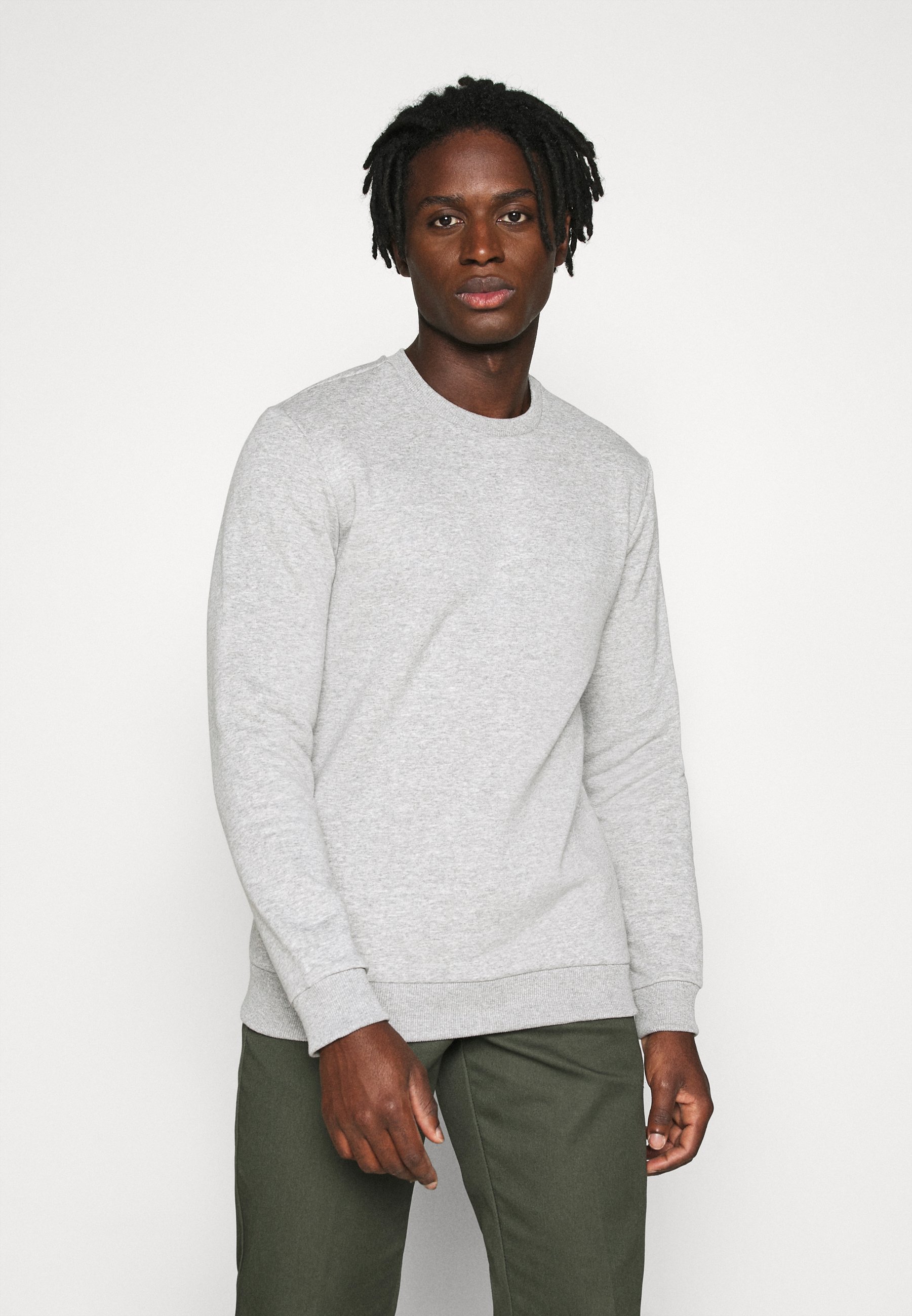 plain grey crew neck sweatshirt