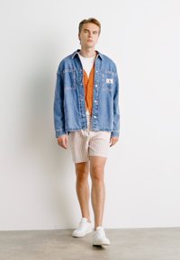 Thumbnail Image 2