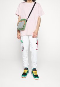 Nike Sportswear T-shirt - bas - pink