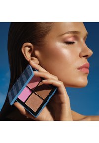 NARS HOT ESCAPE CHEEK PALETTE - Rouge